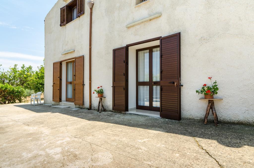 カステッランマーレ・デル・ゴルフォ Casale Dei Gelsiヴィラ エクステリア 写真
